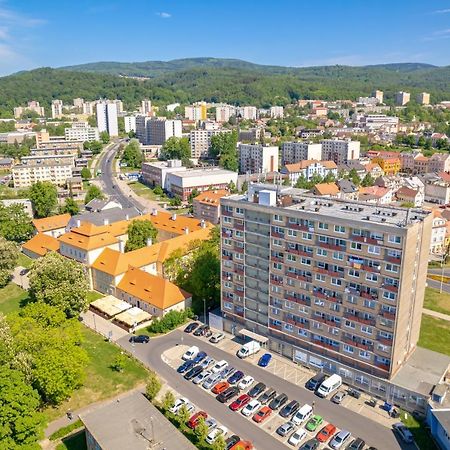 Apartmany A Studia Zamecky Park Litvínov Extérieur photo
