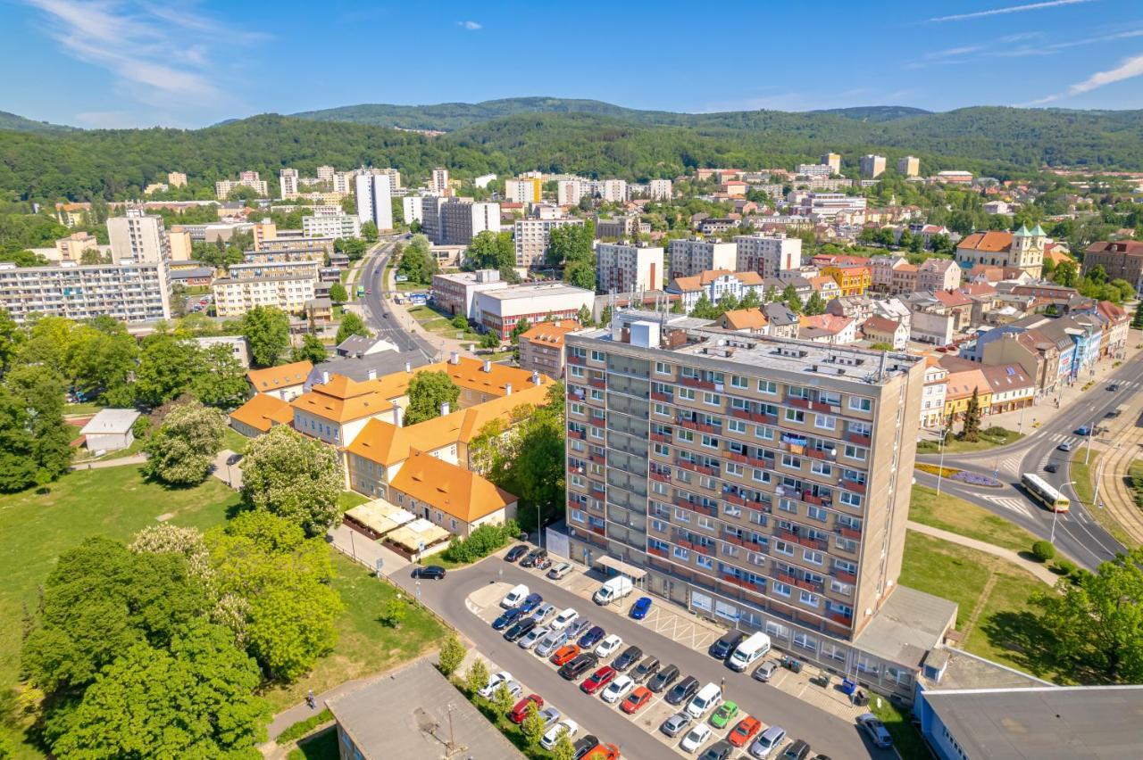 Apartmany A Studia Zamecky Park Litvínov Extérieur photo